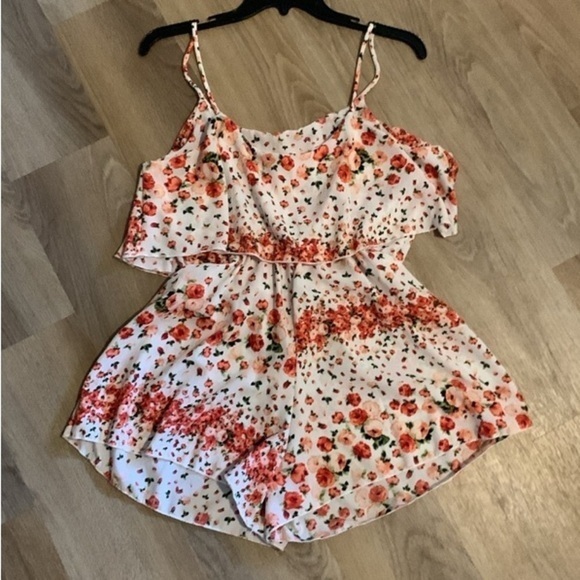 Beautiful summer Floral boutique romper size S - Picture 1 of 2